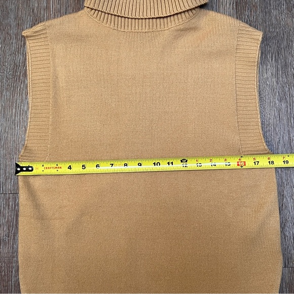 WAYF Emery Turtleneck Sweater Vest - Picture 2 of 5